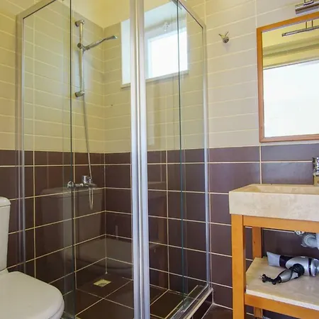 Huge In Red Pine Forest Villa *